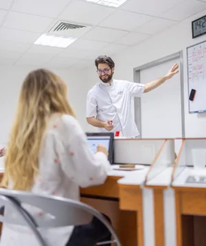 <p class="font-s">1 réseau international<br />
de formateurs experts</p>
